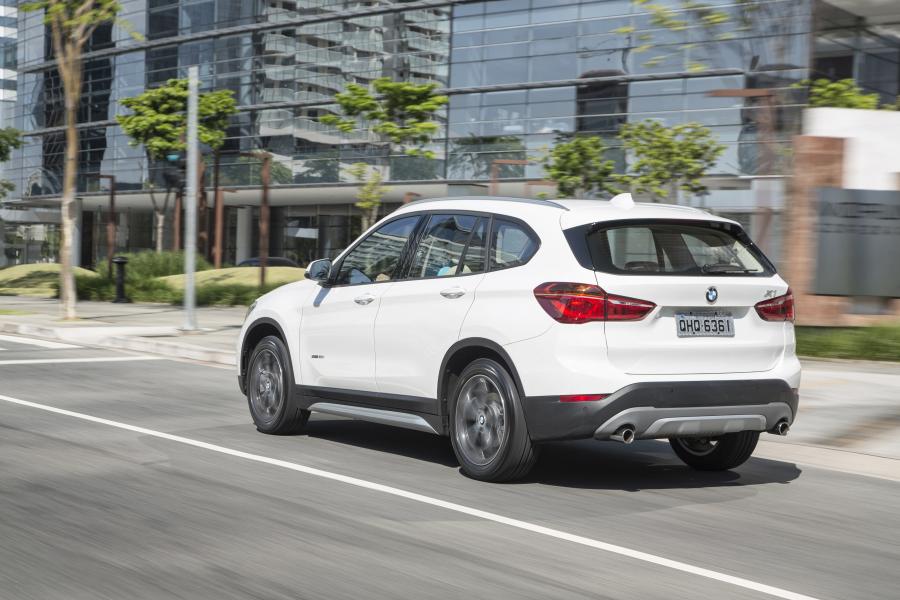  BMW X1 sDrive20i xLine 2016 года  (LA) (фото 2 из 18)